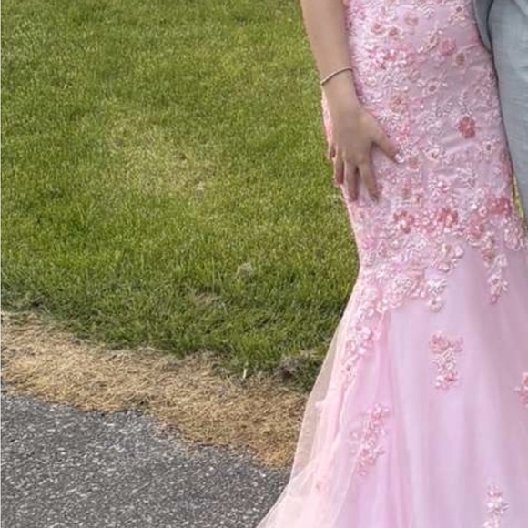 Prom dress - Picture 2 of 4